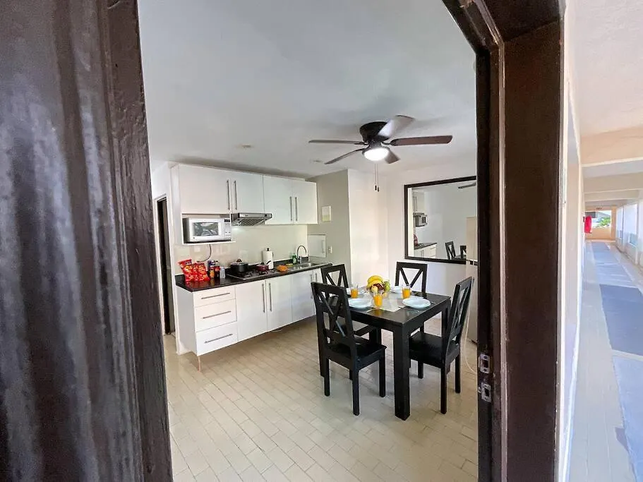 Neat Condo Beachfront At Brisas Cancún 0*,